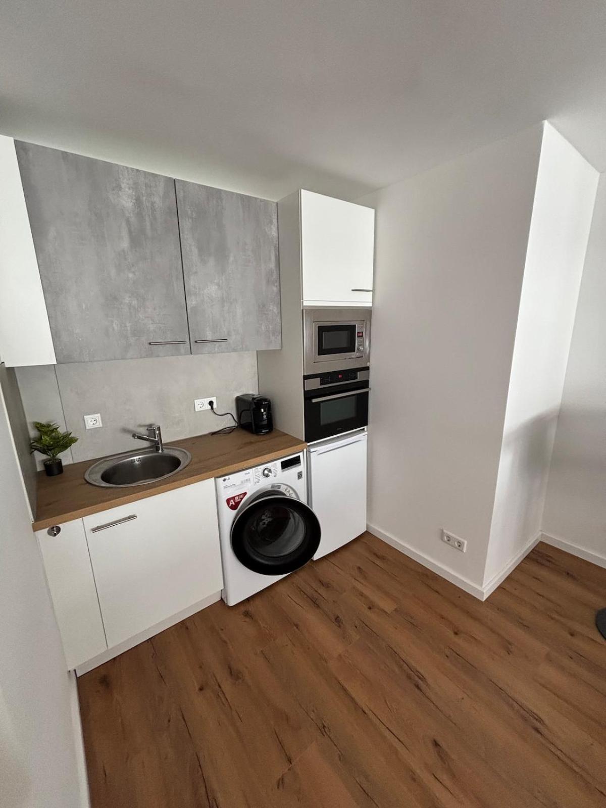 Apartment Neu Design Loft Naehe Medienhafen Mit Balkon Dusseldorf