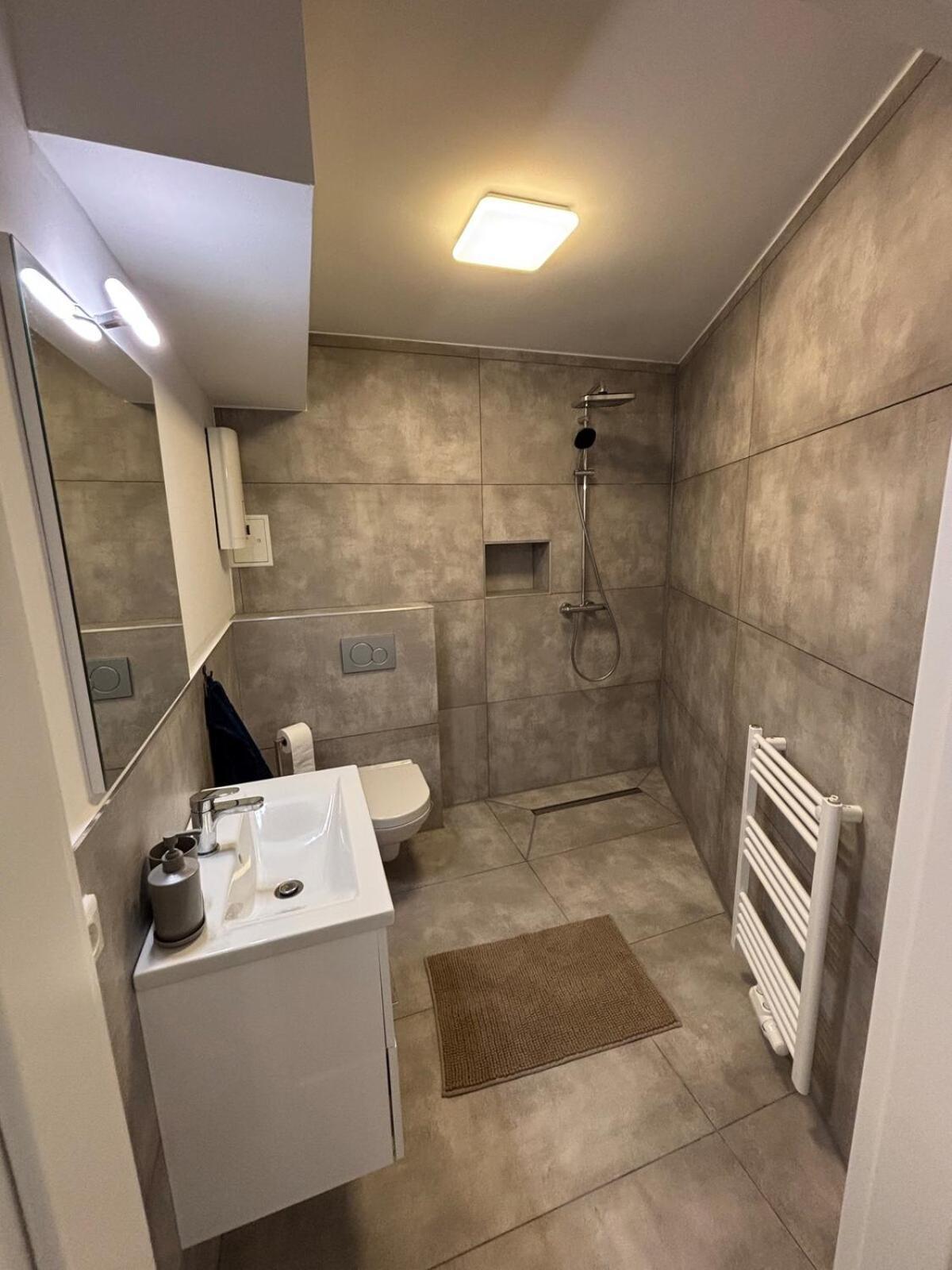 Apartment Neu Design Loft Naehe Medienhafen Mit Balkon Dusseldorf